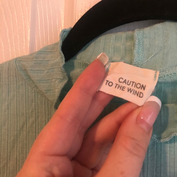 Blue peek-a-boo shoulder long sleeve shirt - Picture 4 of 4